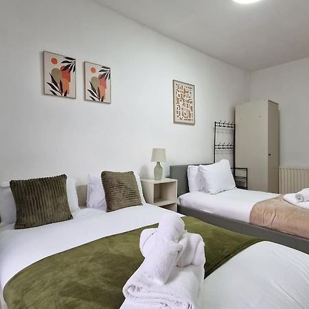 2 Bedroom Apartment Near Station Londyn Zewnętrze zdjęcie
