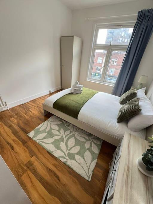 2 Bedroom Apartment Near Station Londyn Zewnętrze zdjęcie