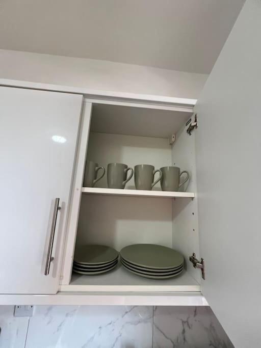 2 Bedroom Apartment Near Station Londyn Zewnętrze zdjęcie