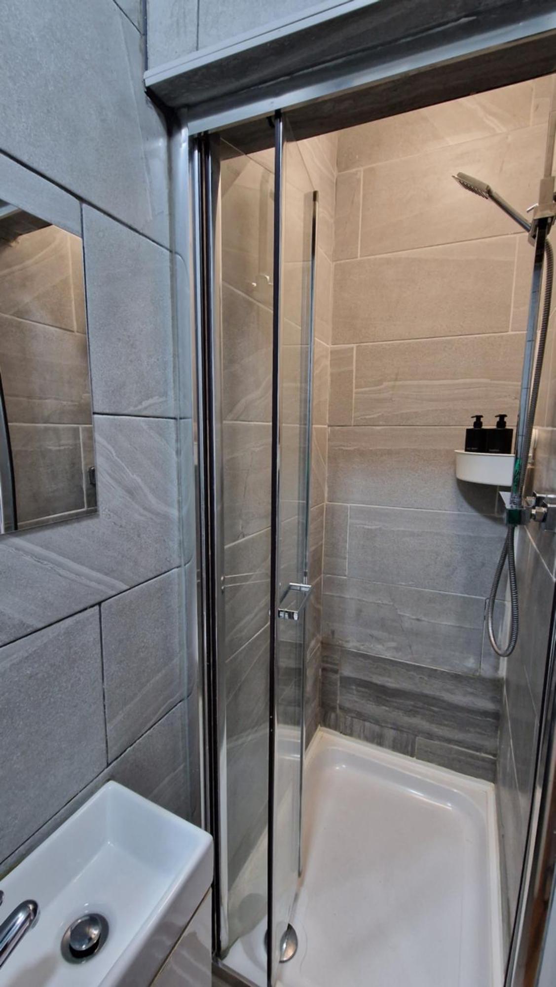 2 Bedroom Apartment Near Station Londyn Zewnętrze zdjęcie